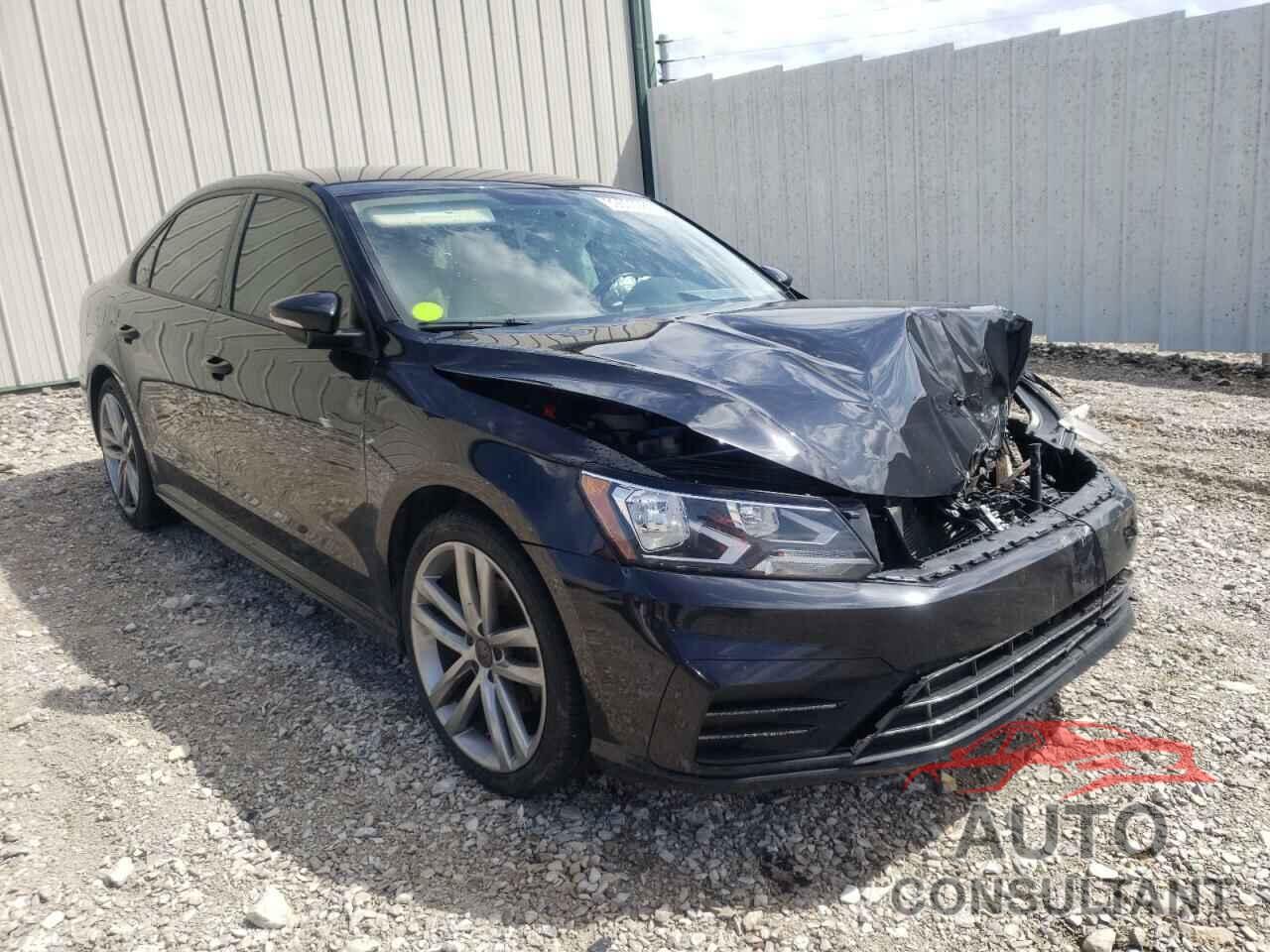 VOLKSWAGEN PASSAT 2018 - 1VWAA7A37JC020116
