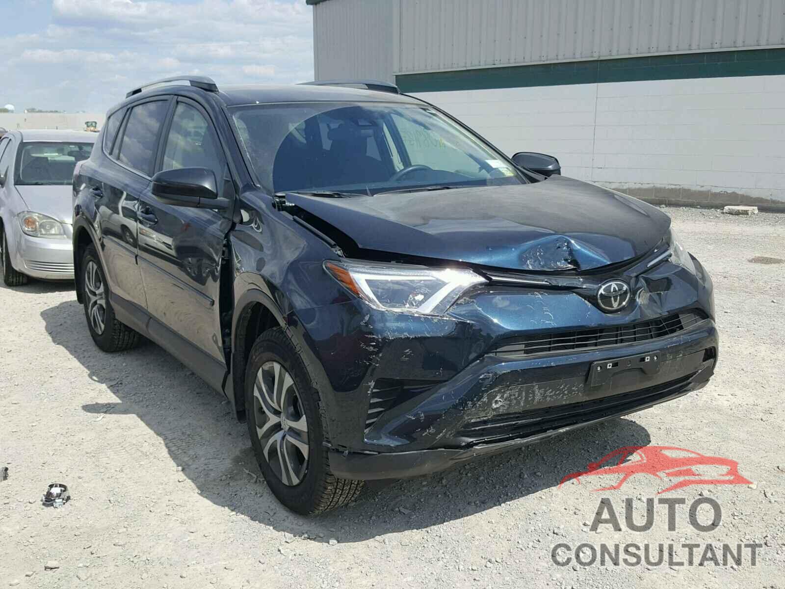 TOYOTA RAV4 LE 2018 - JTMBFREV3JJ202617