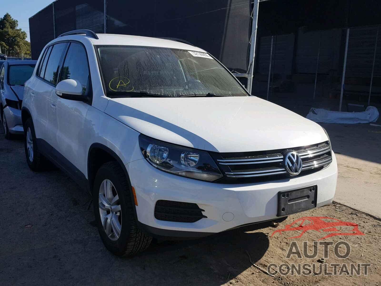 VOLKSWAGEN TIGUAN 2015 - WVGAV7AX3FW611040