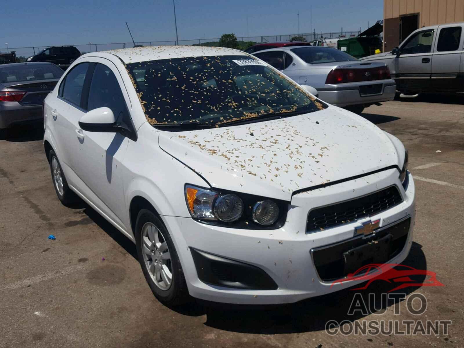 CHEVROLET SONIC 2015 - 1G1JC5SG7F4186732