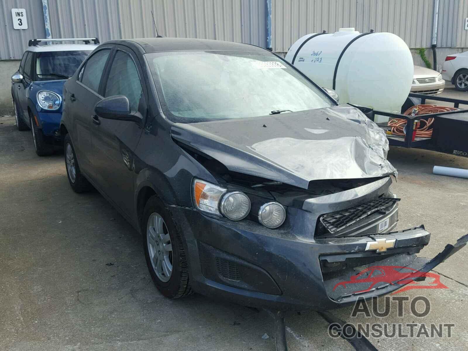 CHEVROLET SONIC 2015 - 1G1JC5SH8F4195965
