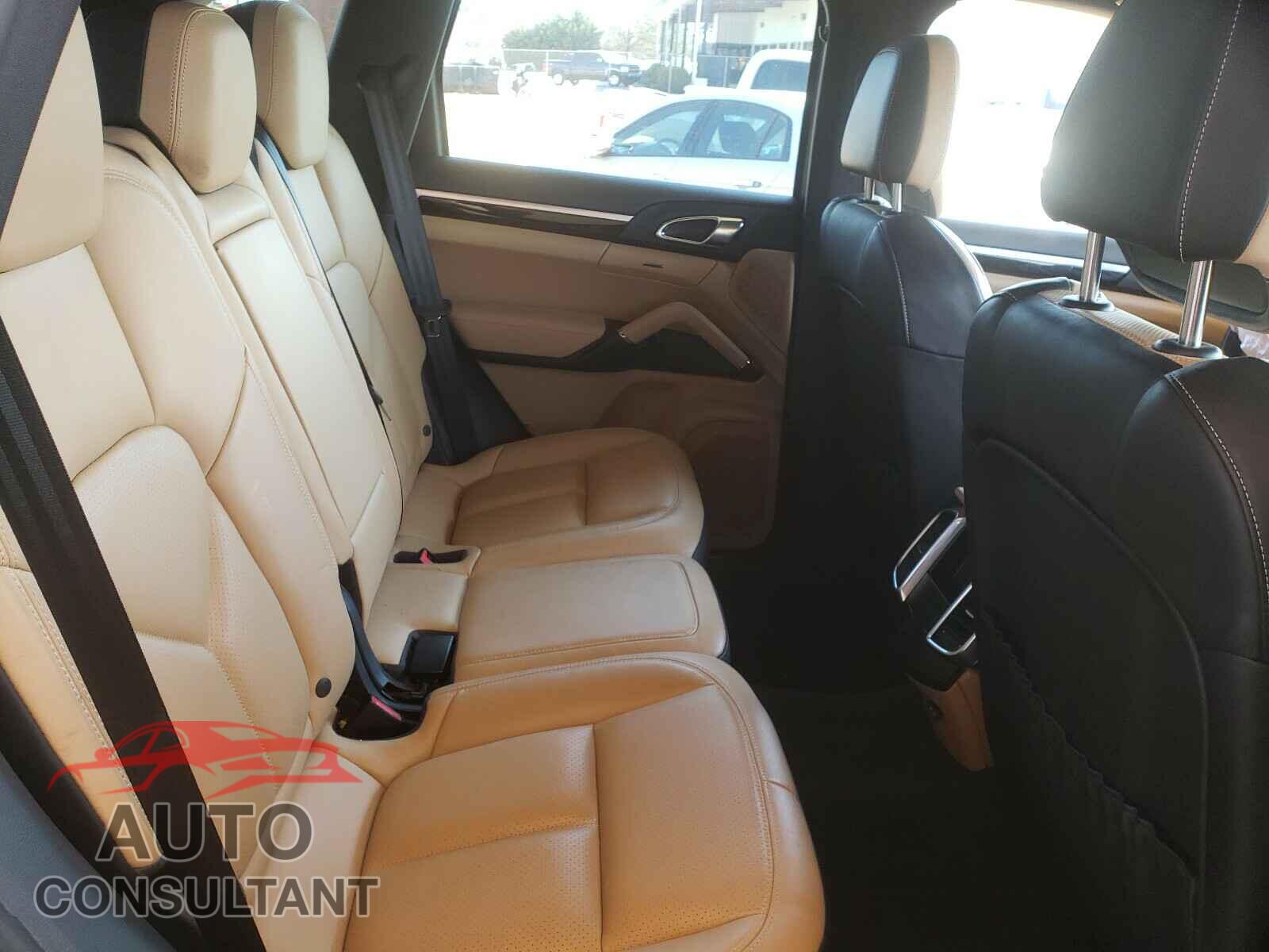 PORSCHE CAYENNE 2016 - WP1AA2A22GKA15321