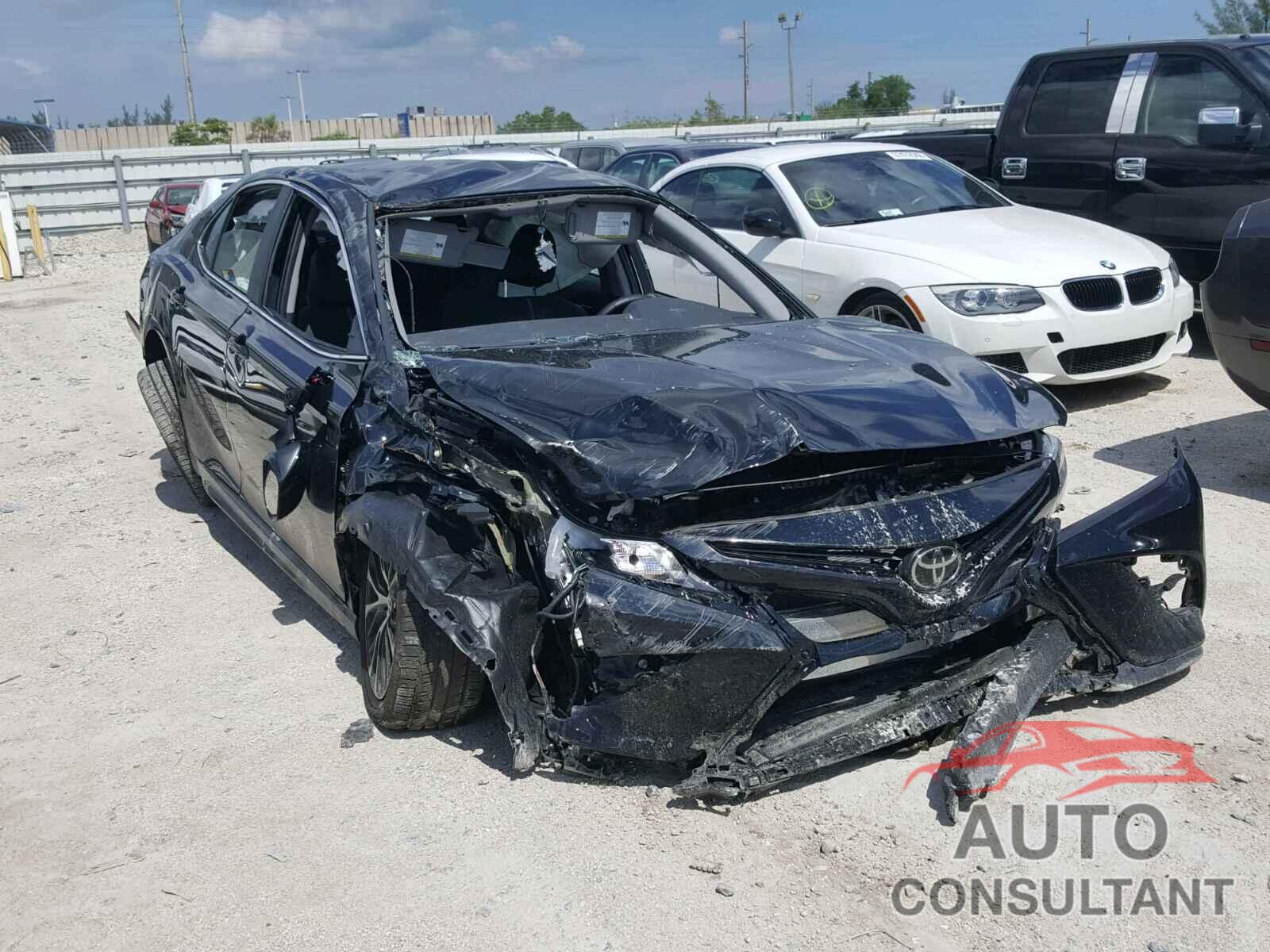 TOYOTA CAMRY 2018 - 4T1B11HK4JU561146