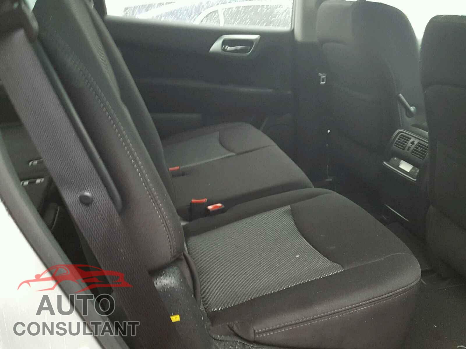 NISSAN PATHFINDER 2017 - 5N1DR2MN5HC677754