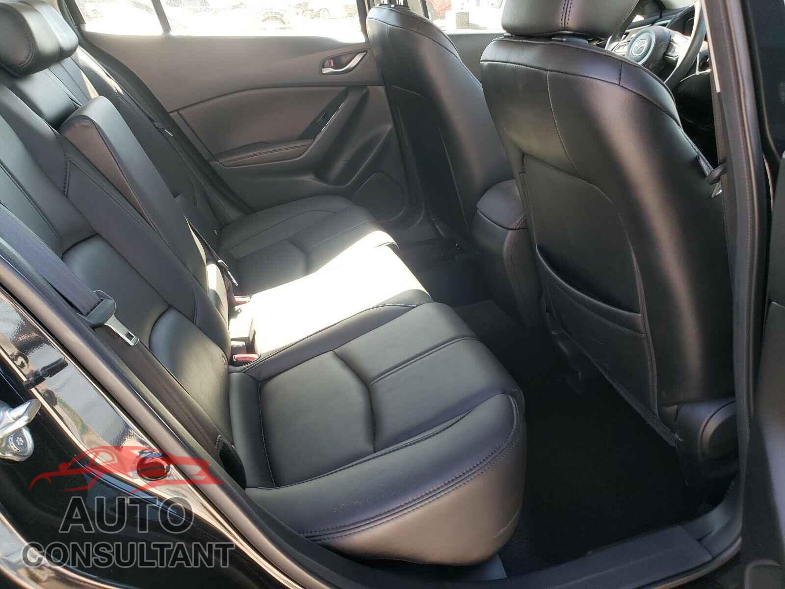 MAZDA 3 2018 - 3MZBN1V3XJM221166