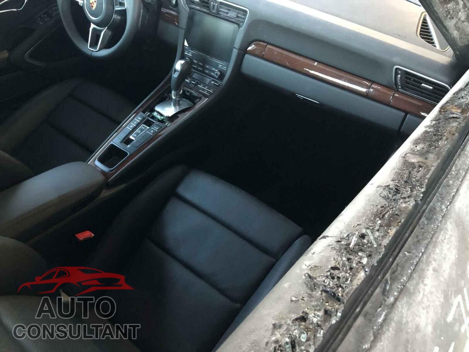 PORSCHE 911 2018 - WP0CB2A94JS147315
