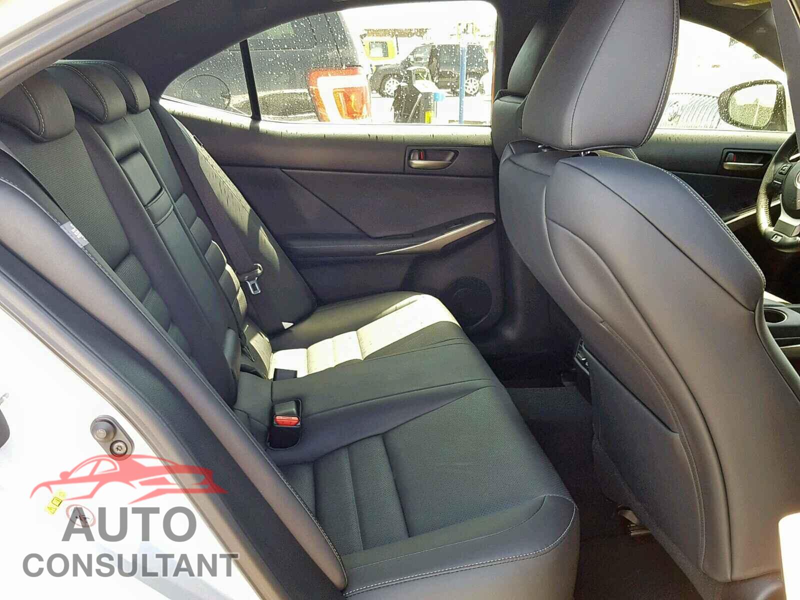 LEXUS IS 2017 - JF2GTADC3J8330476