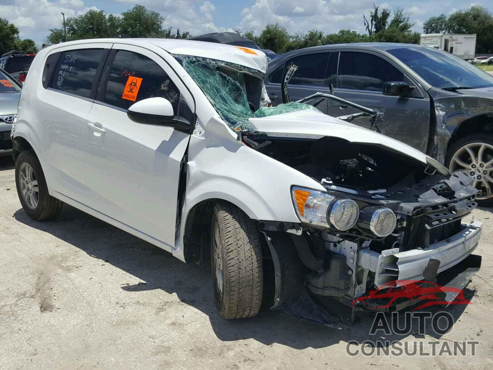 CHEVROLET SONIC 2015 - 1G1JC6SH2F4100824