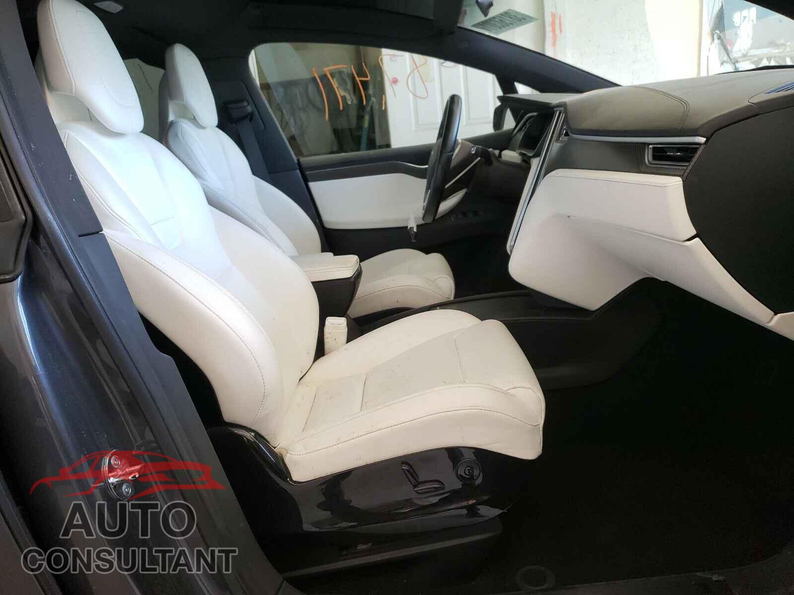 TESLA MODEL X 2016 - 5YJXCBE2XGF005133