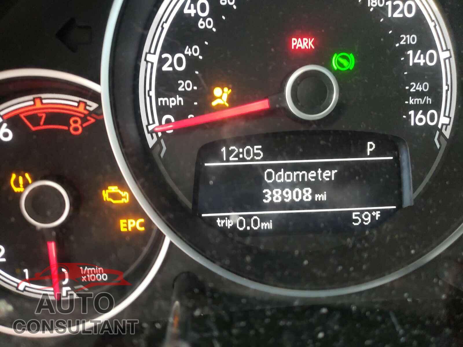 VOLKSWAGEN BEETLE 2018 - 3VWFD7AT7JM709911