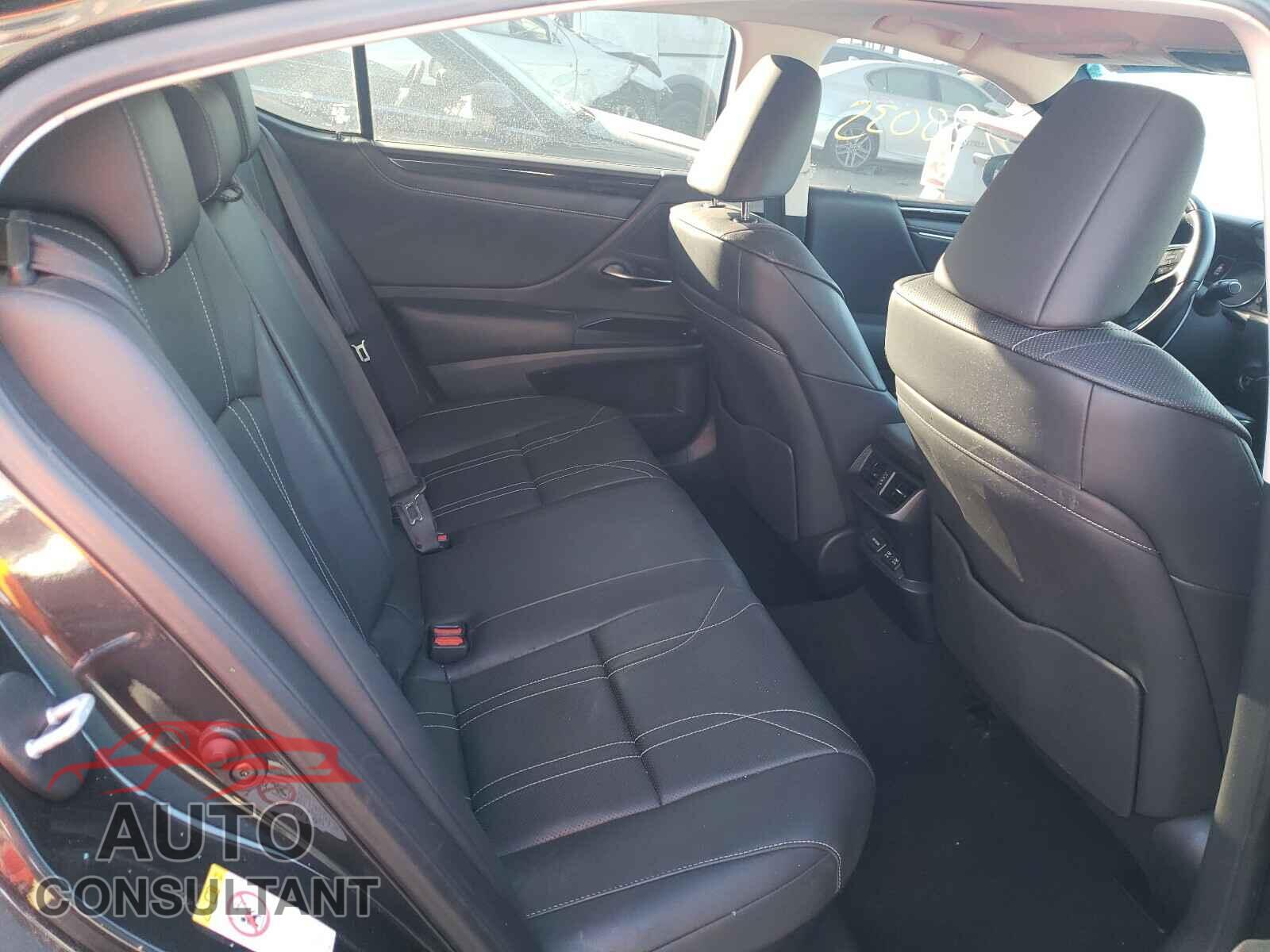 LEXUS ES300 2019 - JTHB21B19K2037889