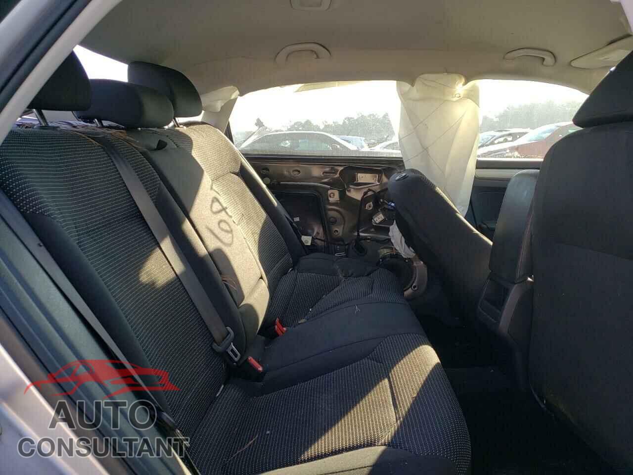 VOLKSWAGEN PASSAT 2017 - 1VWAT7A33HC038696