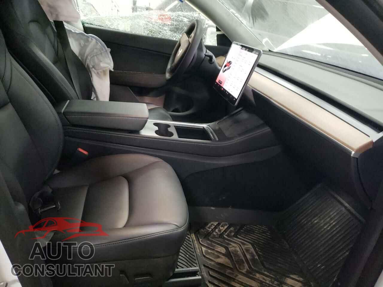 TESLA MODEL Y 2021 - 5YJYGDEF7MF295110