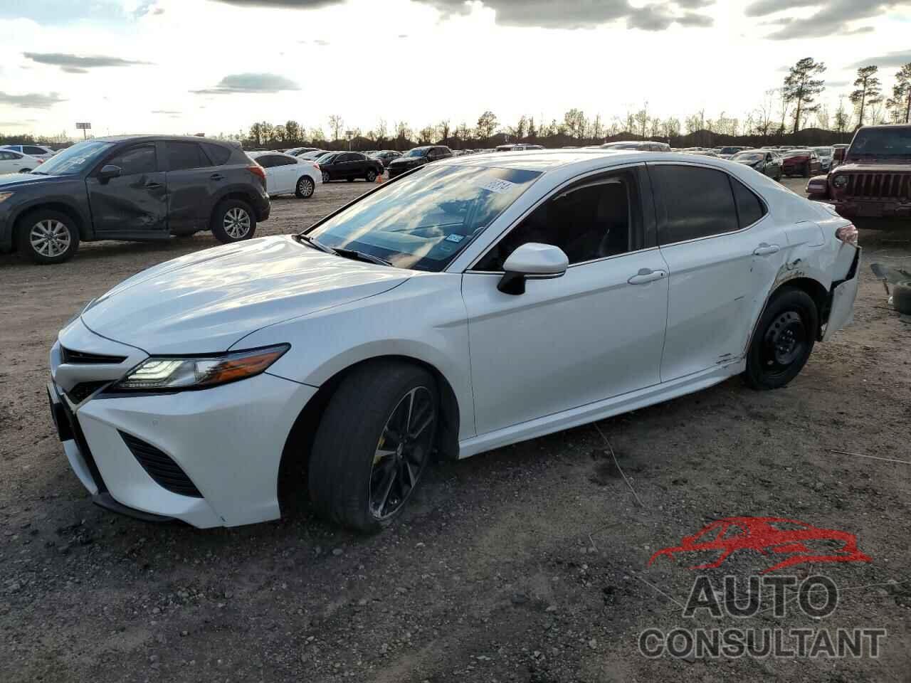 TOYOTA CAMRY 2018 - 4T1B61HK8JU108925