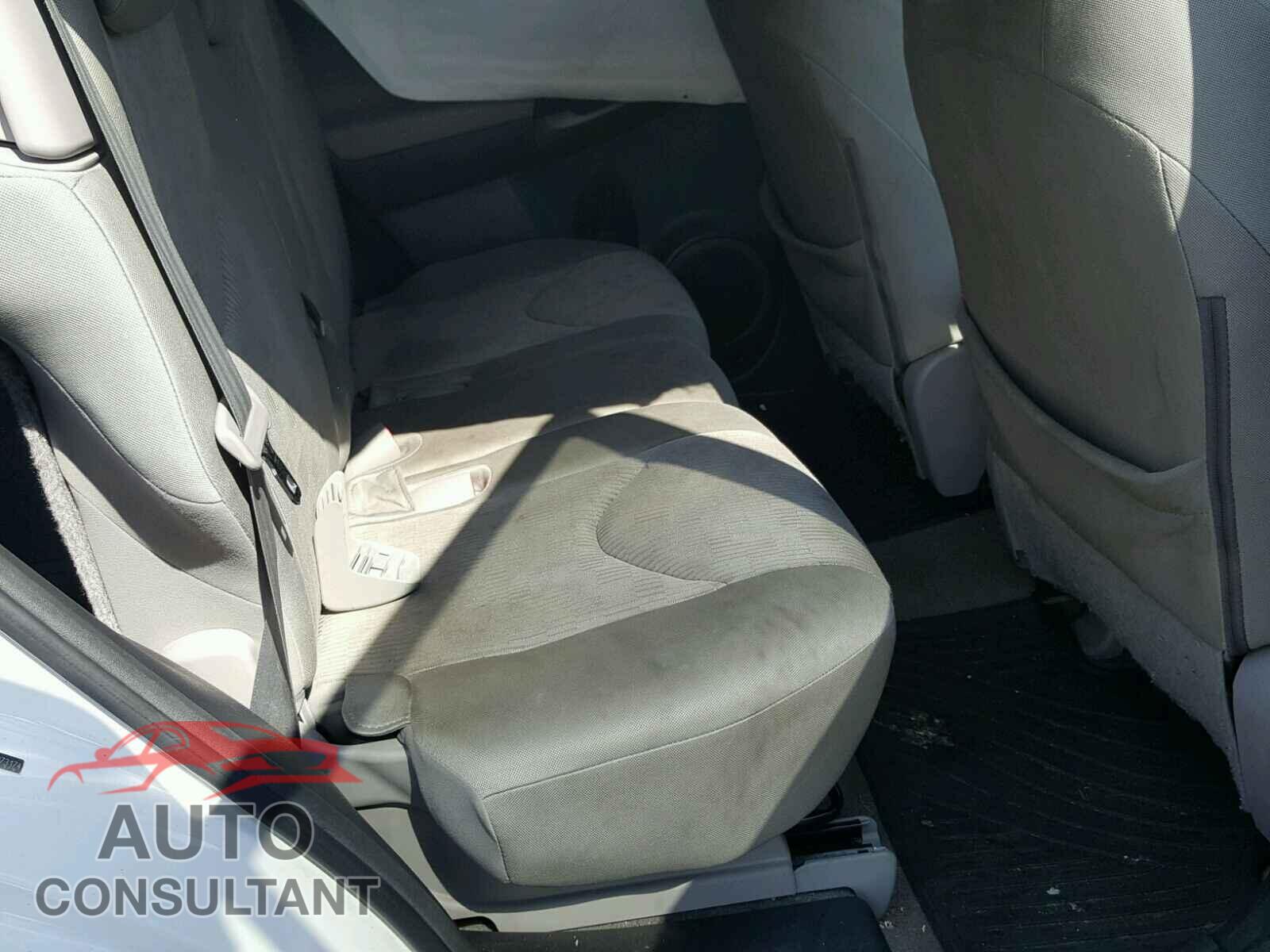 TOYOTA RAV4 2011 - 2T3KF4DV7BW073174