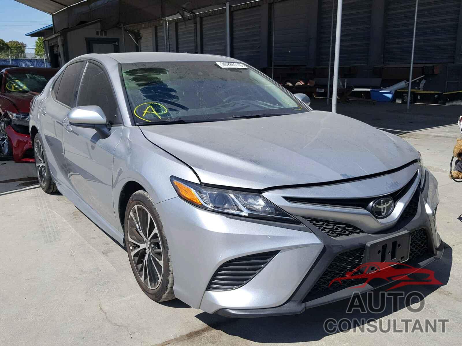 TOYOTA CAMRY 2018 - 4T1B11HK9JU090210