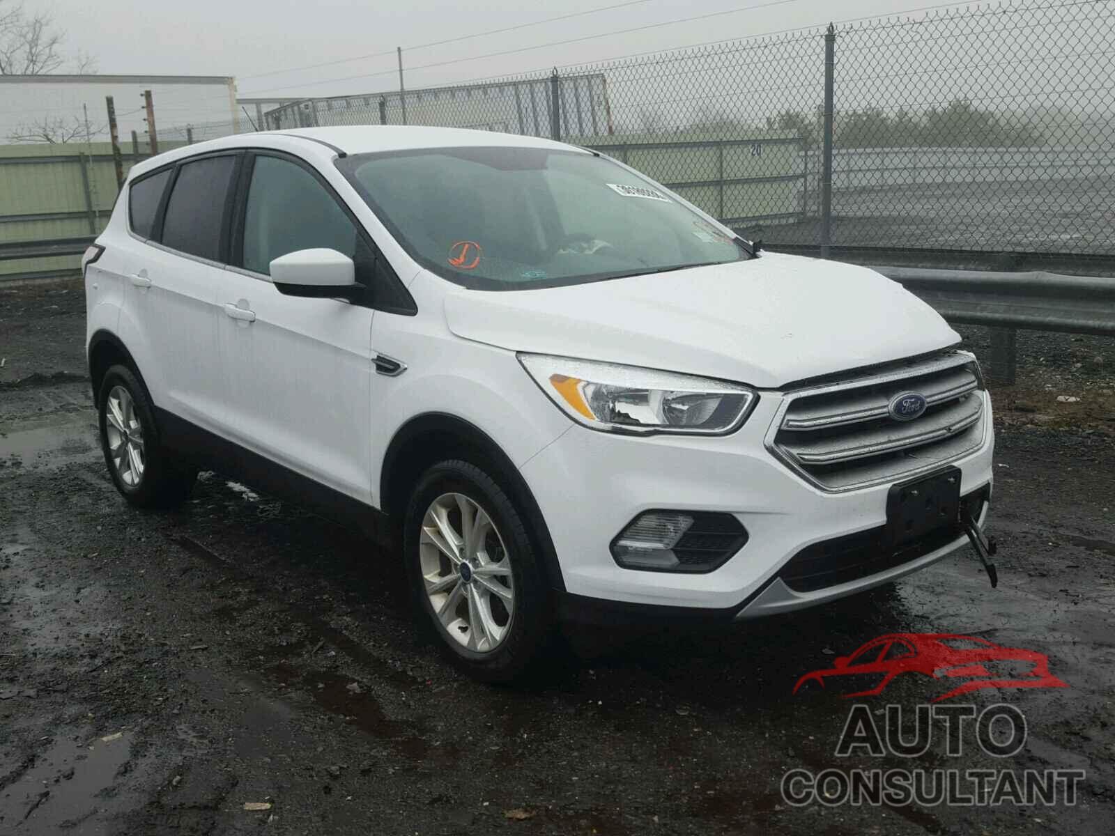 FORD ESCAPE 2017 - 1FMCU9GD5HUD48035
