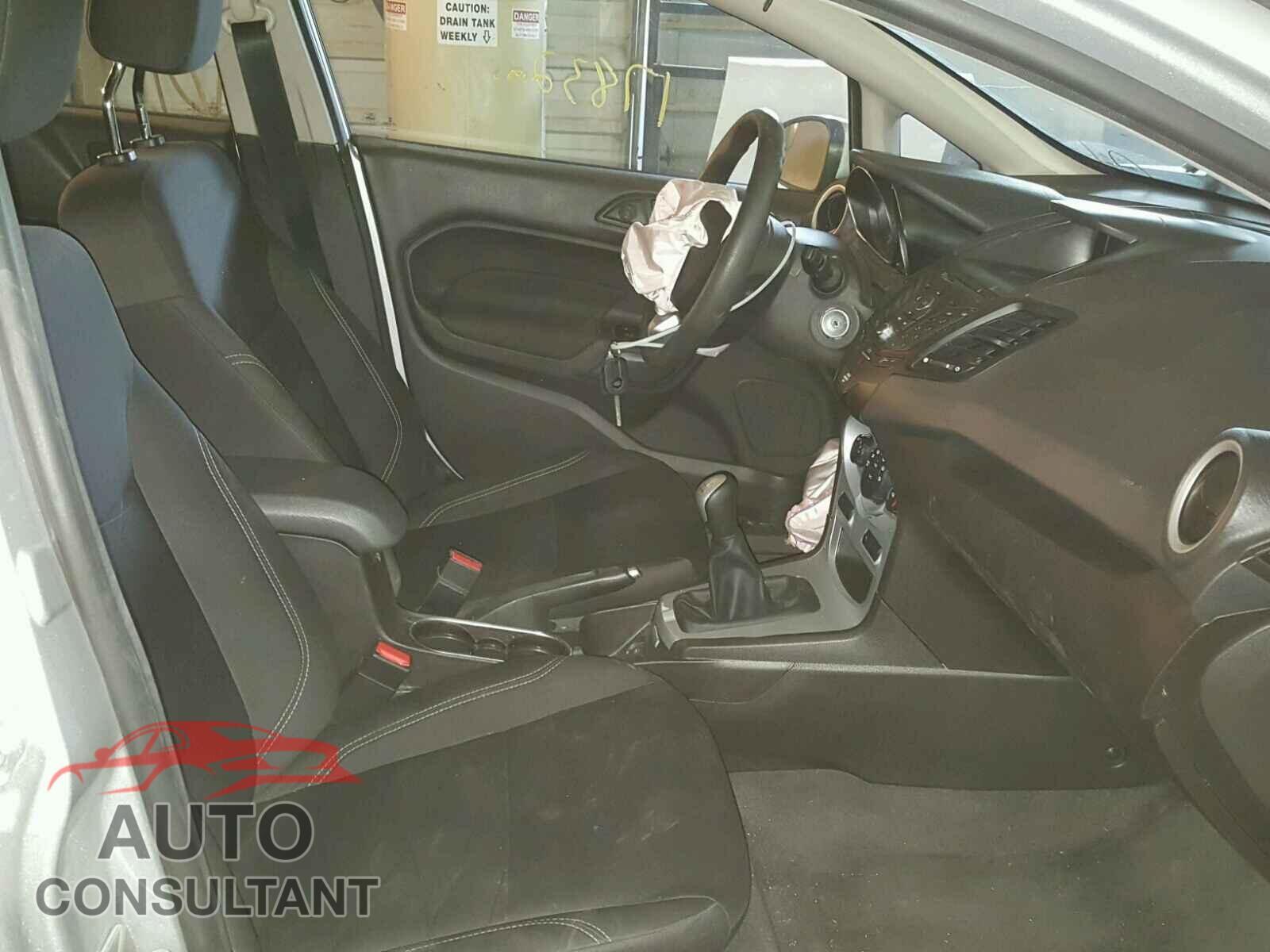FORD FIESTA 2017 - 5FPYK2F64HB001936