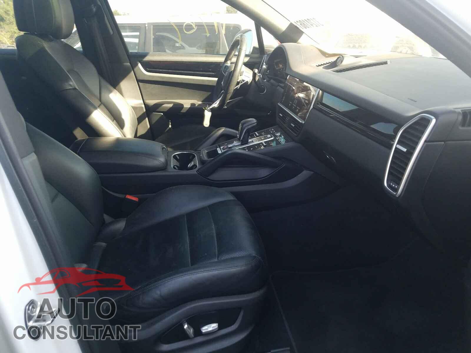PORSCHE CAYENNE 2019 - WP1AA2AY4KDA10770