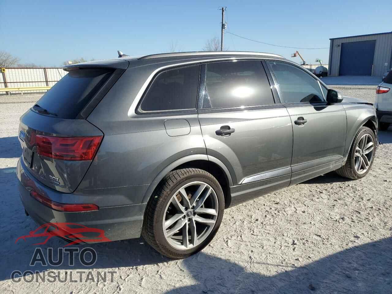 AUDI Q7 2018 - WA1VAAF79JD043334