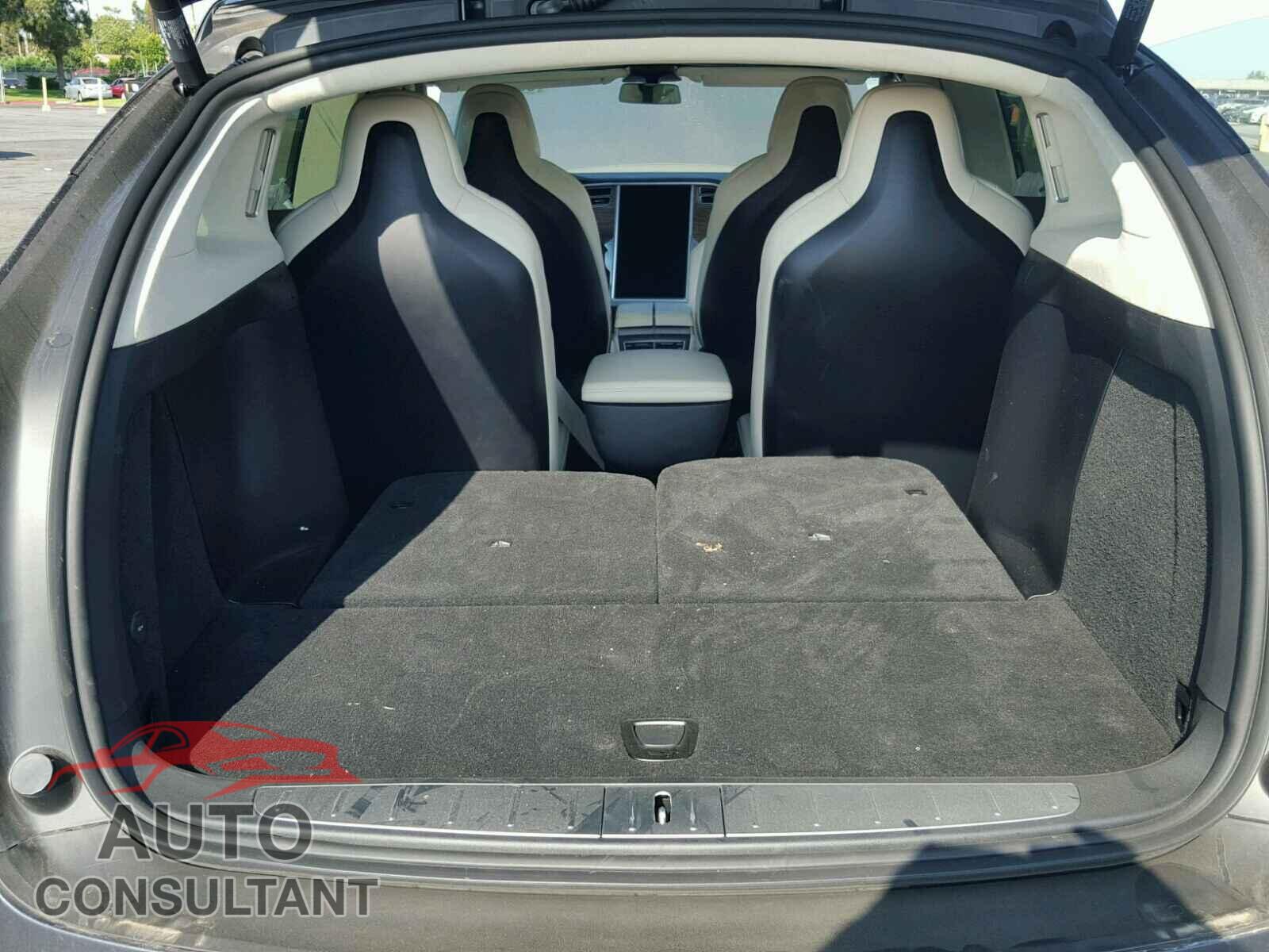 TESLA MODEL X 2017 - 5YJXCBE22HF076277