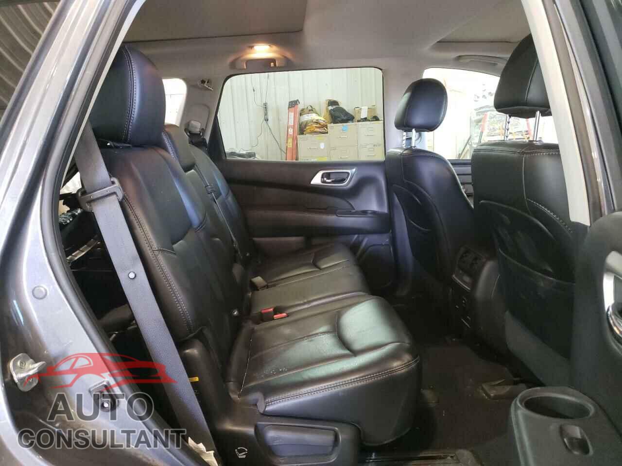 NISSAN PATHFINDER 2017 - 5N1DR2MN5HC657598