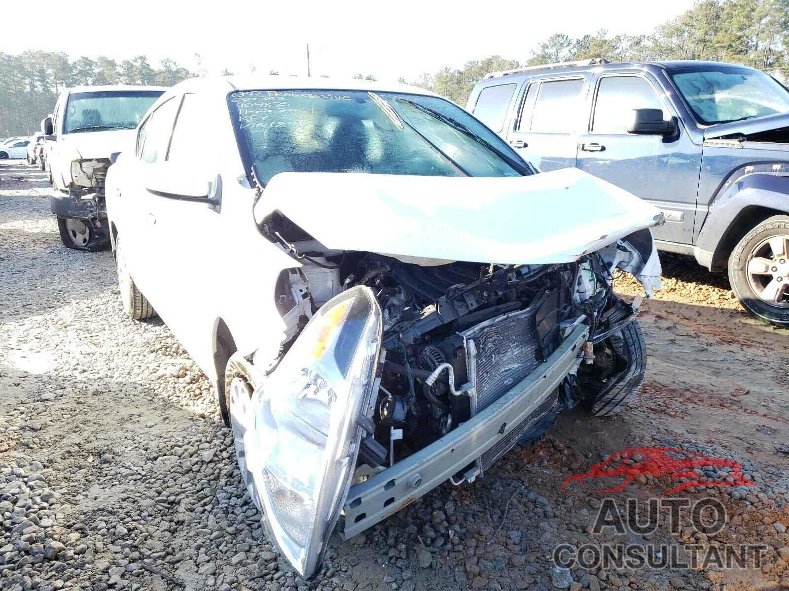 NISSAN VERSA 2018 - 5TFRX5GN1LX171580