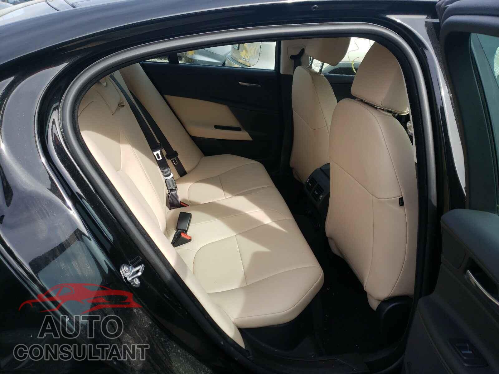 JAGUAR XE 2018 - SAJAJ4EVXJCP20372