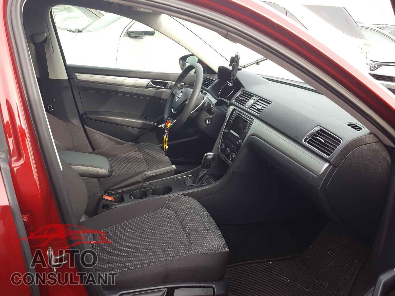 VOLKSWAGEN PASSAT 2017 - 1VWAT7A33HC004774