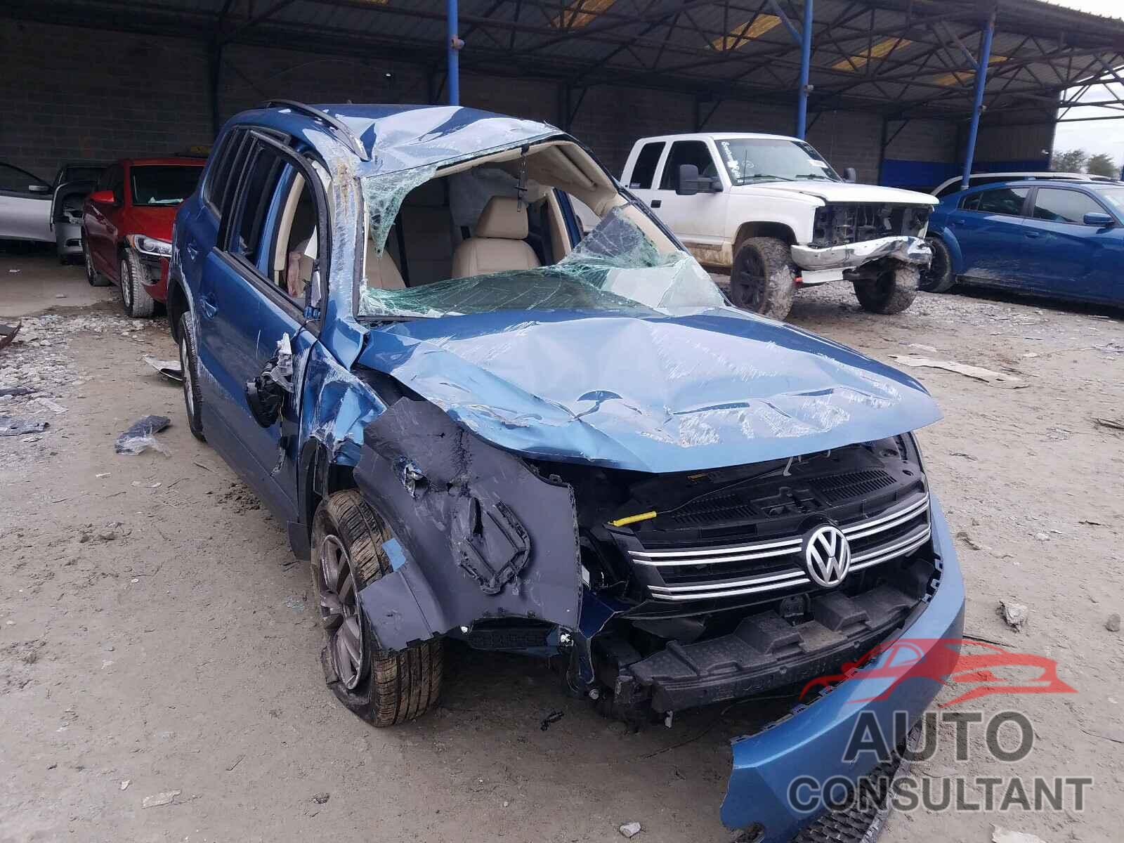 VOLKSWAGEN TIGUAN 2017 - WVGAV7AX7HW503698