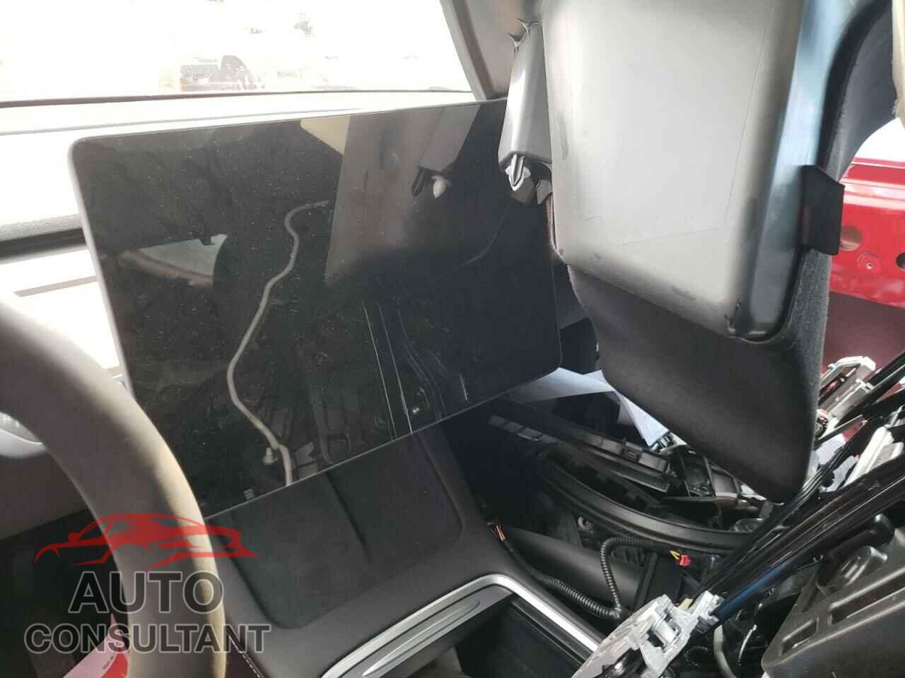 TESLA MODEL Y 2021 - 5YJYGDEE4MF192038
