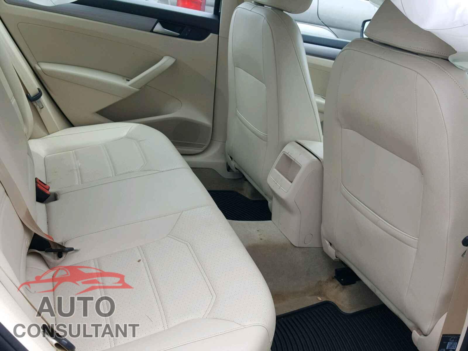 VOLKSWAGEN PASSAT 2015 - 1VWAS7A31FC105635