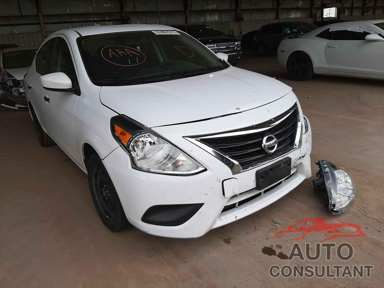 NISSAN VERSA 2018 - 3N1CN7AP4JL826845