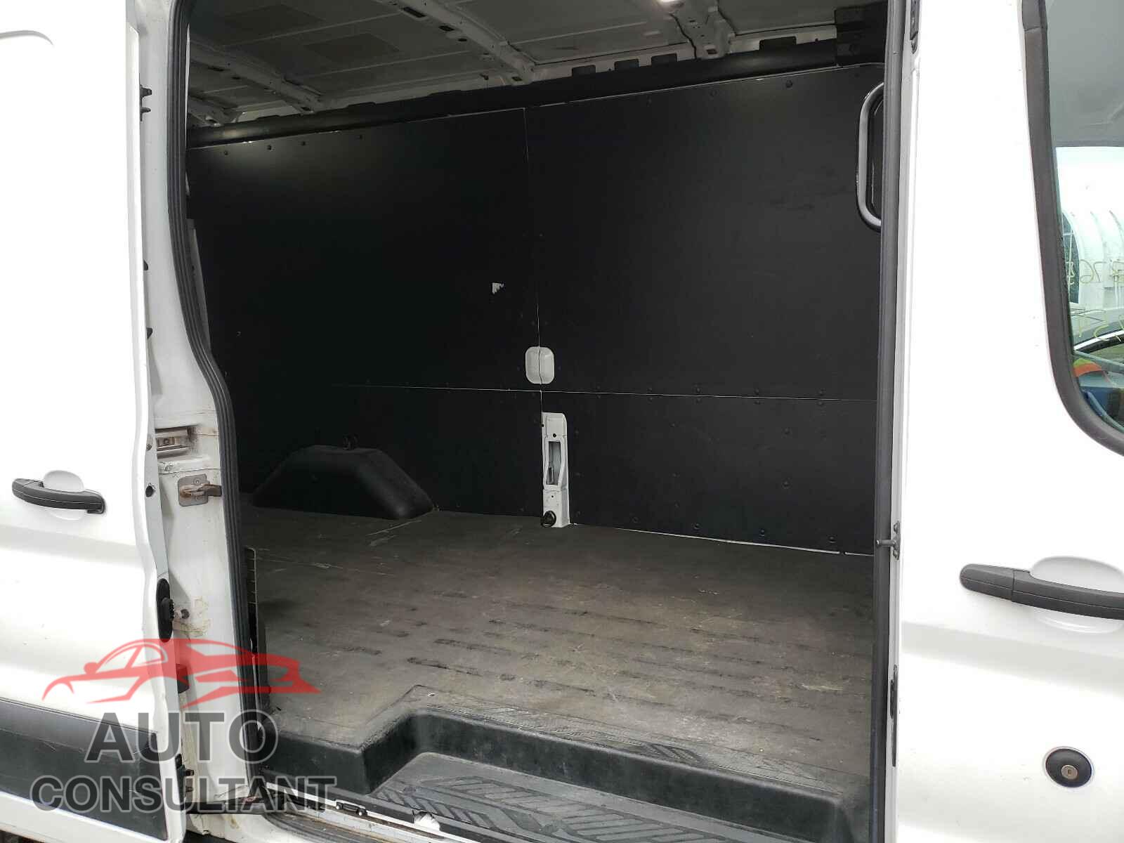 FORD TRANSIT CO 2018 - 1FTYR2CM4JKB24037