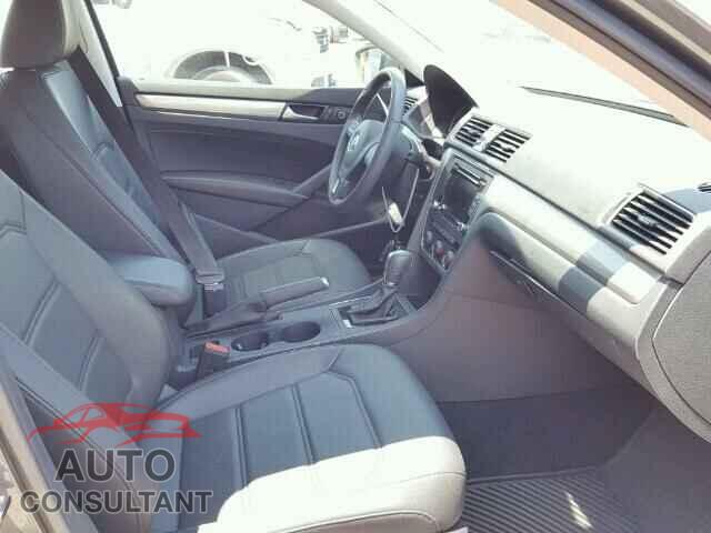 VOLKSWAGEN PASSAT 2015 - 1VWAT7A37FC087820
