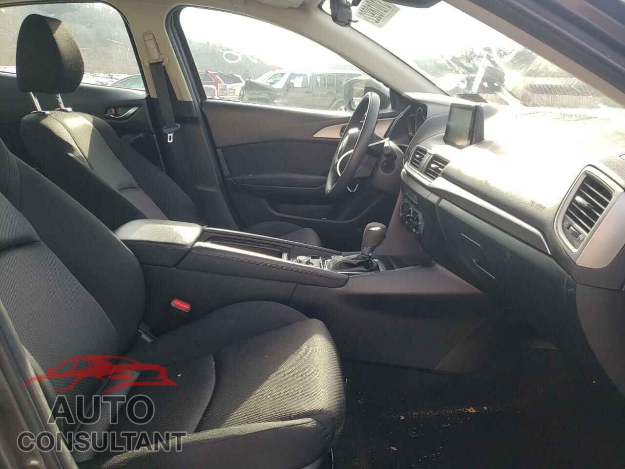 MAZDA 3 2018 - 3MZBN1U76JM230256