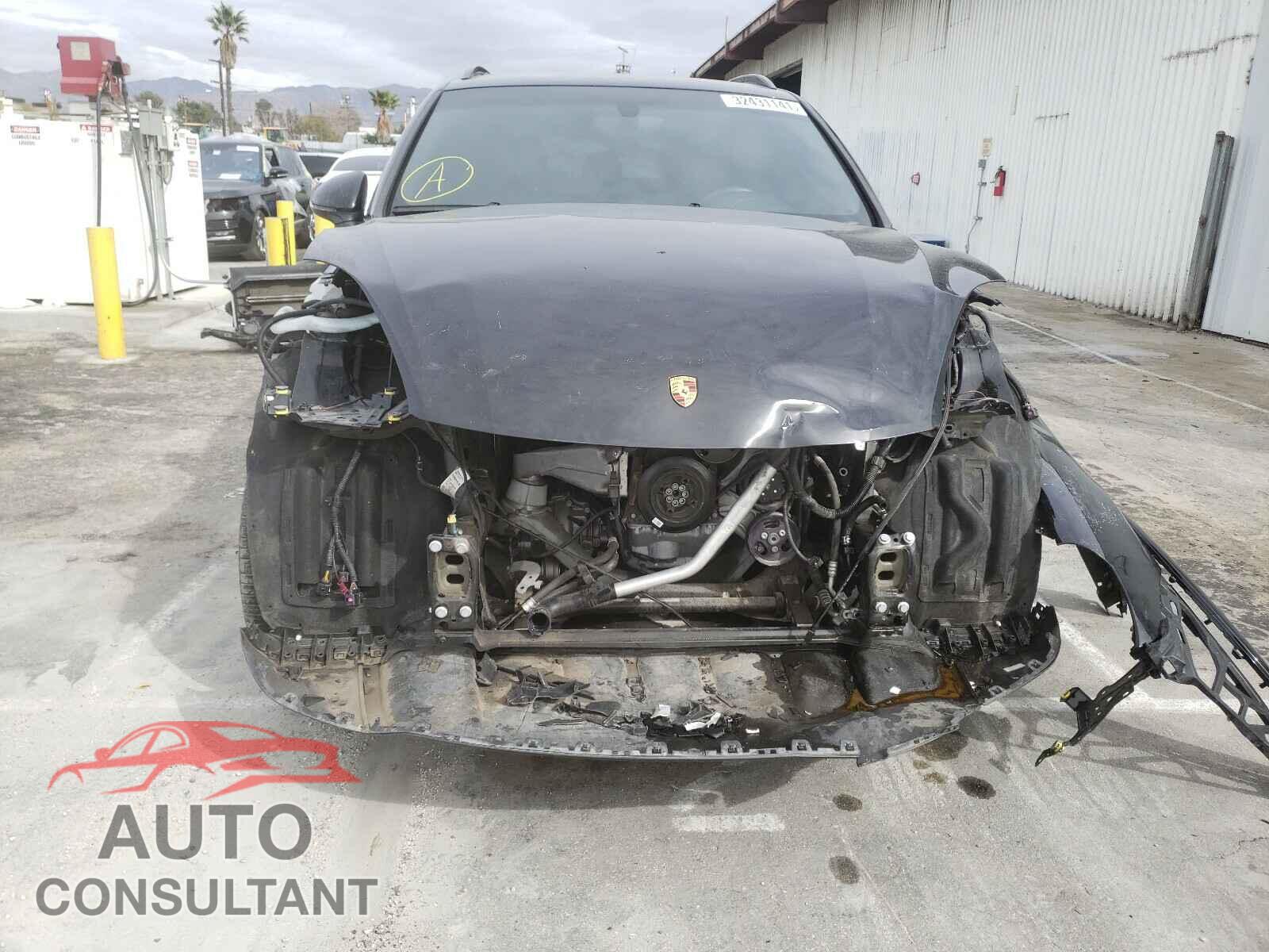 PORSCHE CAYENNE 2017 - WP1AA2A23HKA88957