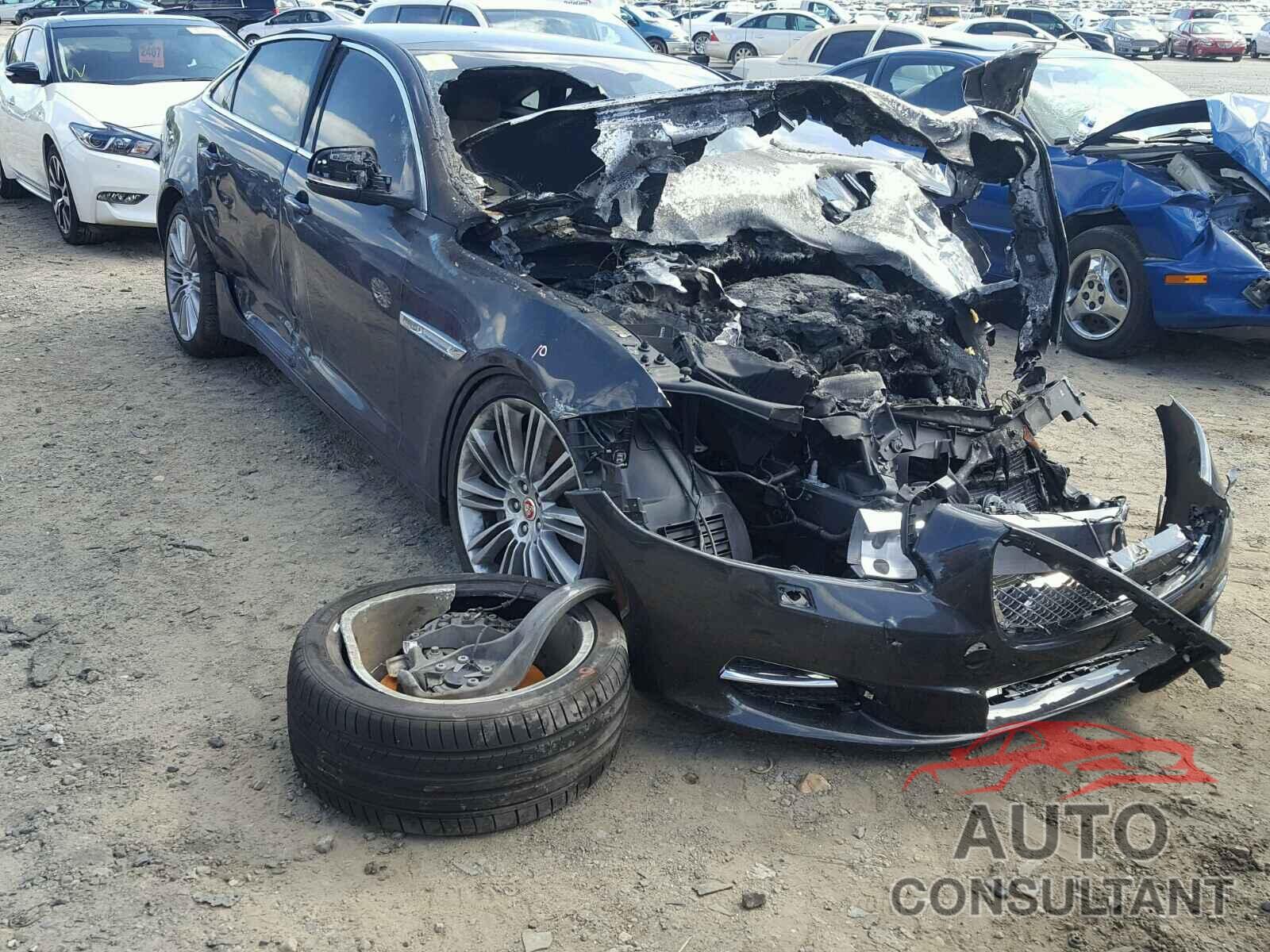 JAGUAR XJ 2015 - SAJWA2GZXF8V85723