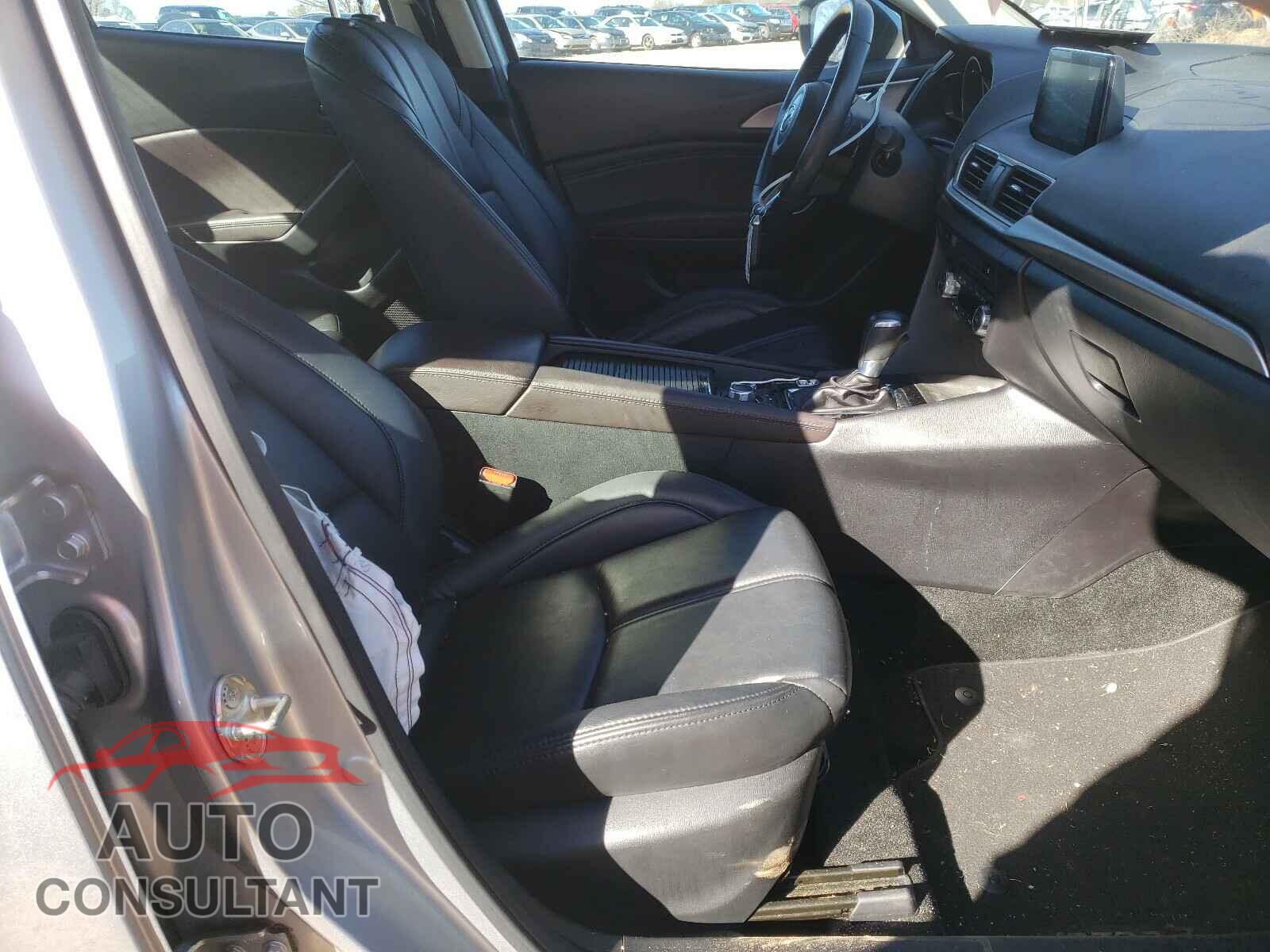 MAZDA 3 2018 - 3MZBN1V38JM214748