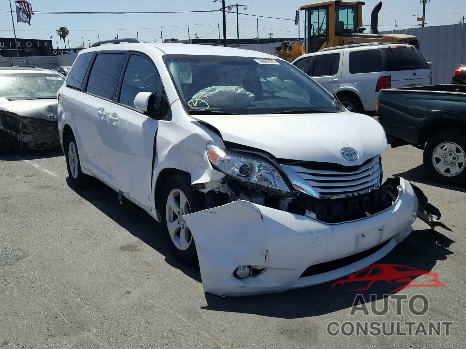 TOYOTA SIENNA LE 2015 - 5TDKK3DC3FS654523