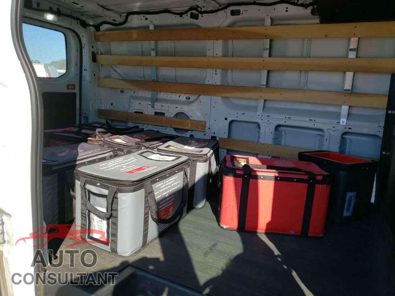 FORD TRANSIT CO 2018 - 1FTYR1ZMXJKB32547