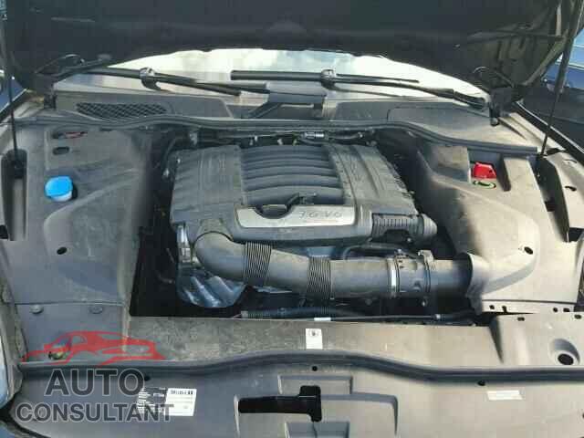 PORSCHE CAYENNE 2016 - WP1AA2A29GLA00650