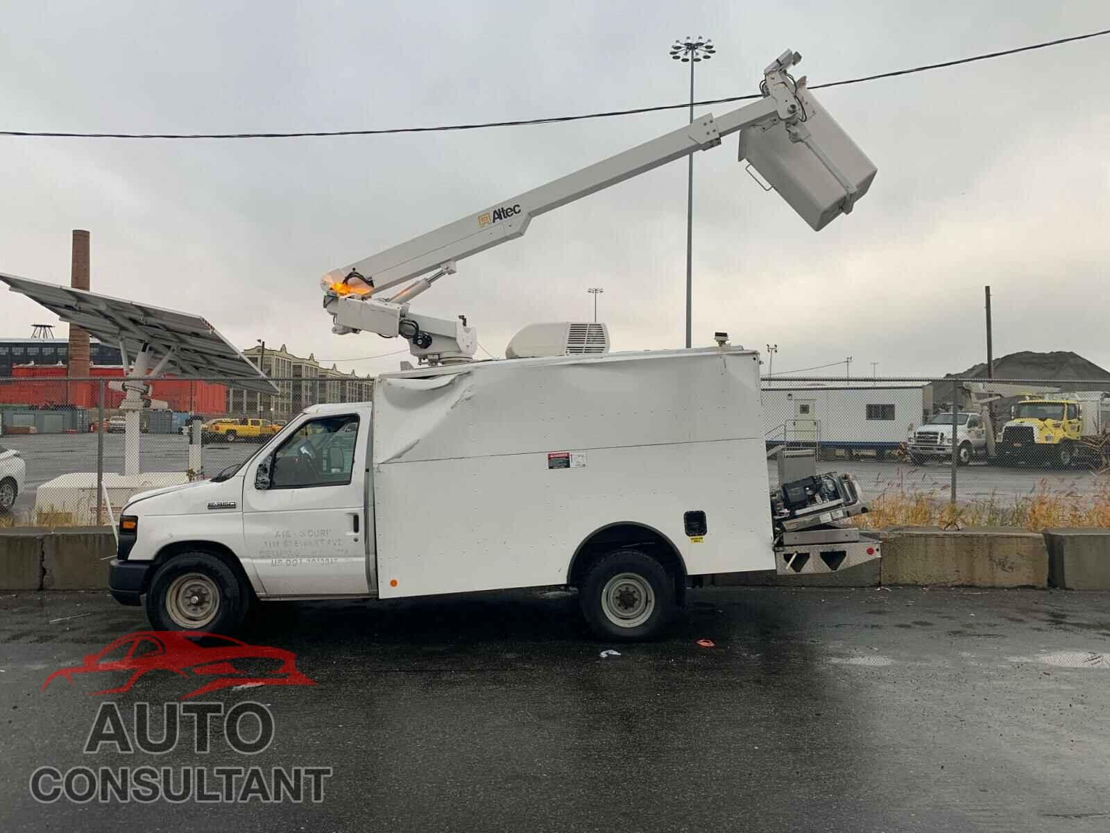 FORD ECONOLINE 2017 - 1FDWE3FS8HDC47272