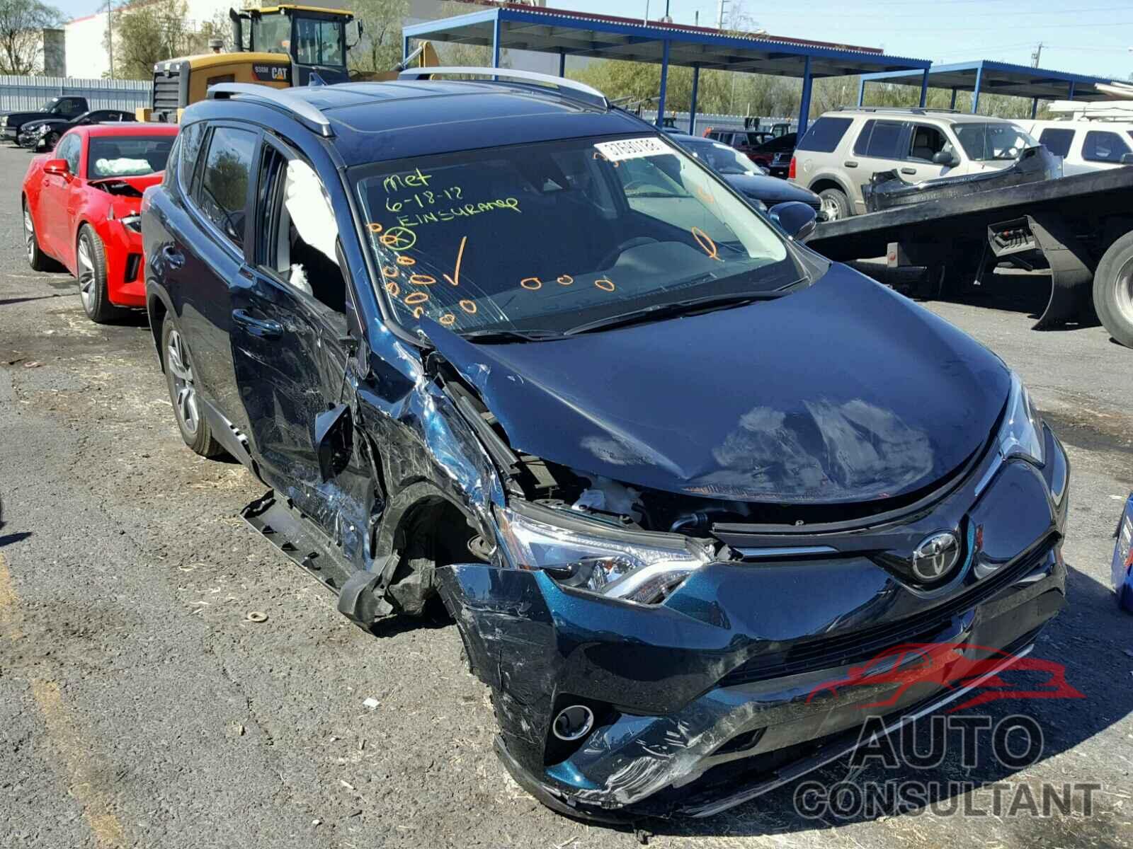 TOYOTA RAV4 XLE 2018 - JTMWFREV5JJ739961