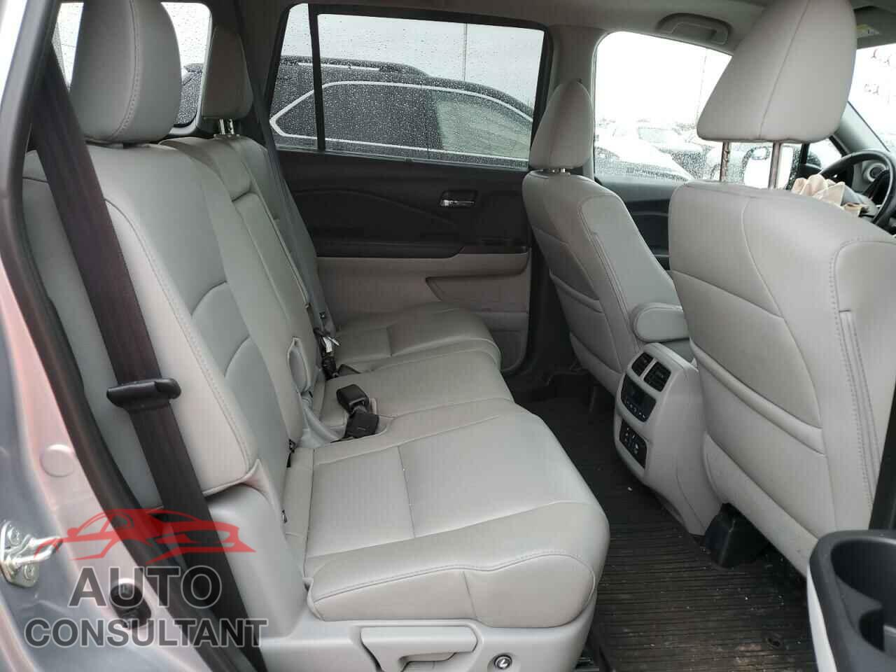 HONDA PILOT 2017 - 5FNYF6H92HB071222