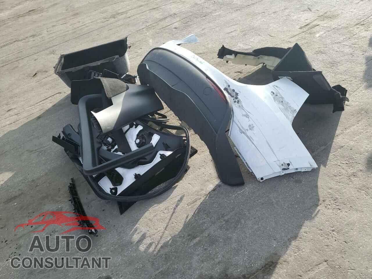 TESLA MODEL Y 2021 - 5YJYGDEEXMF273495