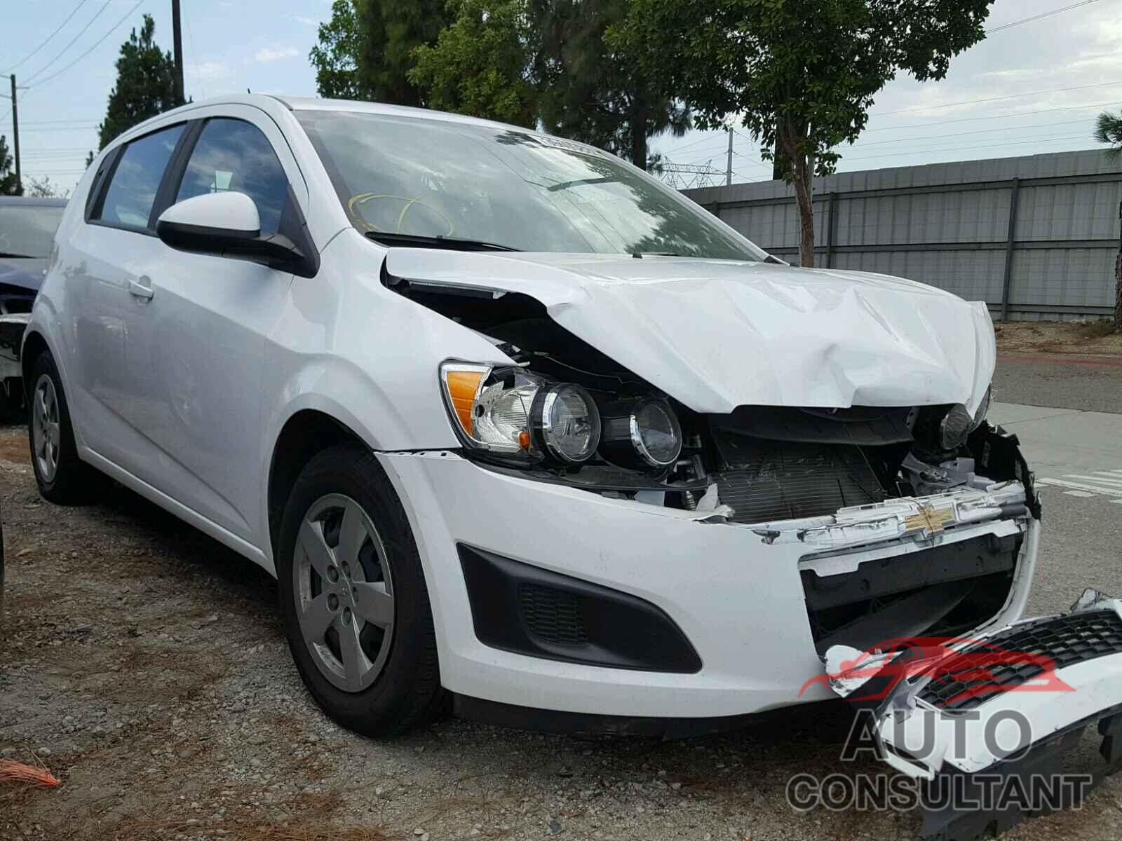 CHEVROLET SONIC 2016 - 1G1JA6SH5G4155906