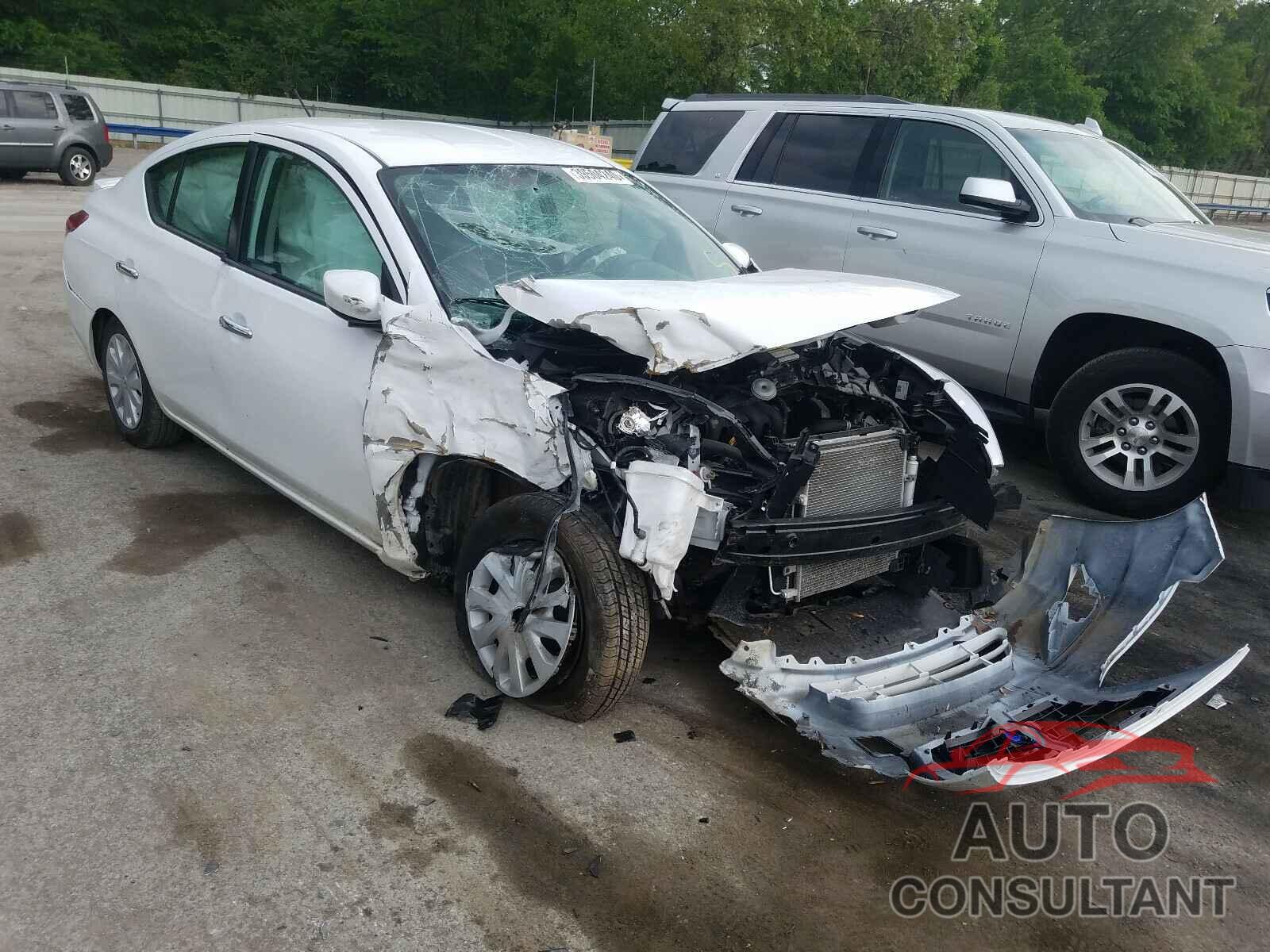 NISSAN VERSA 2018 - 3N1CN7AP8JK412571
