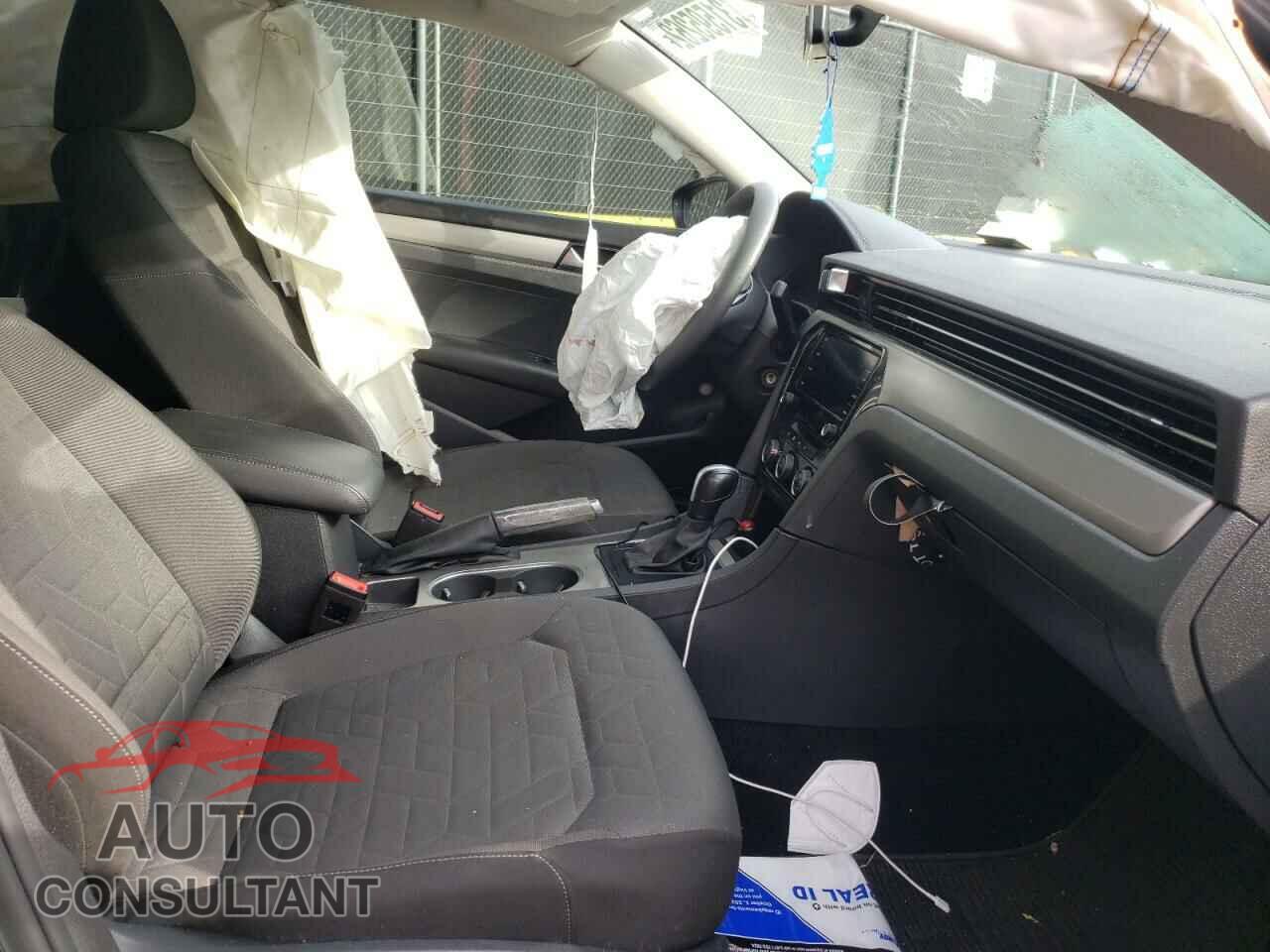 VOLKSWAGEN PASSAT 2020 - 1VWAA7A31LC002682