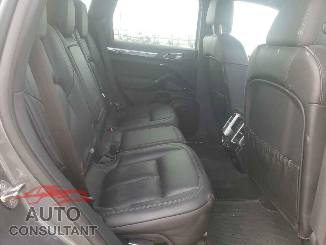 PORSCHE CAYENNE 2018 - WP1AA2A24JKA06076